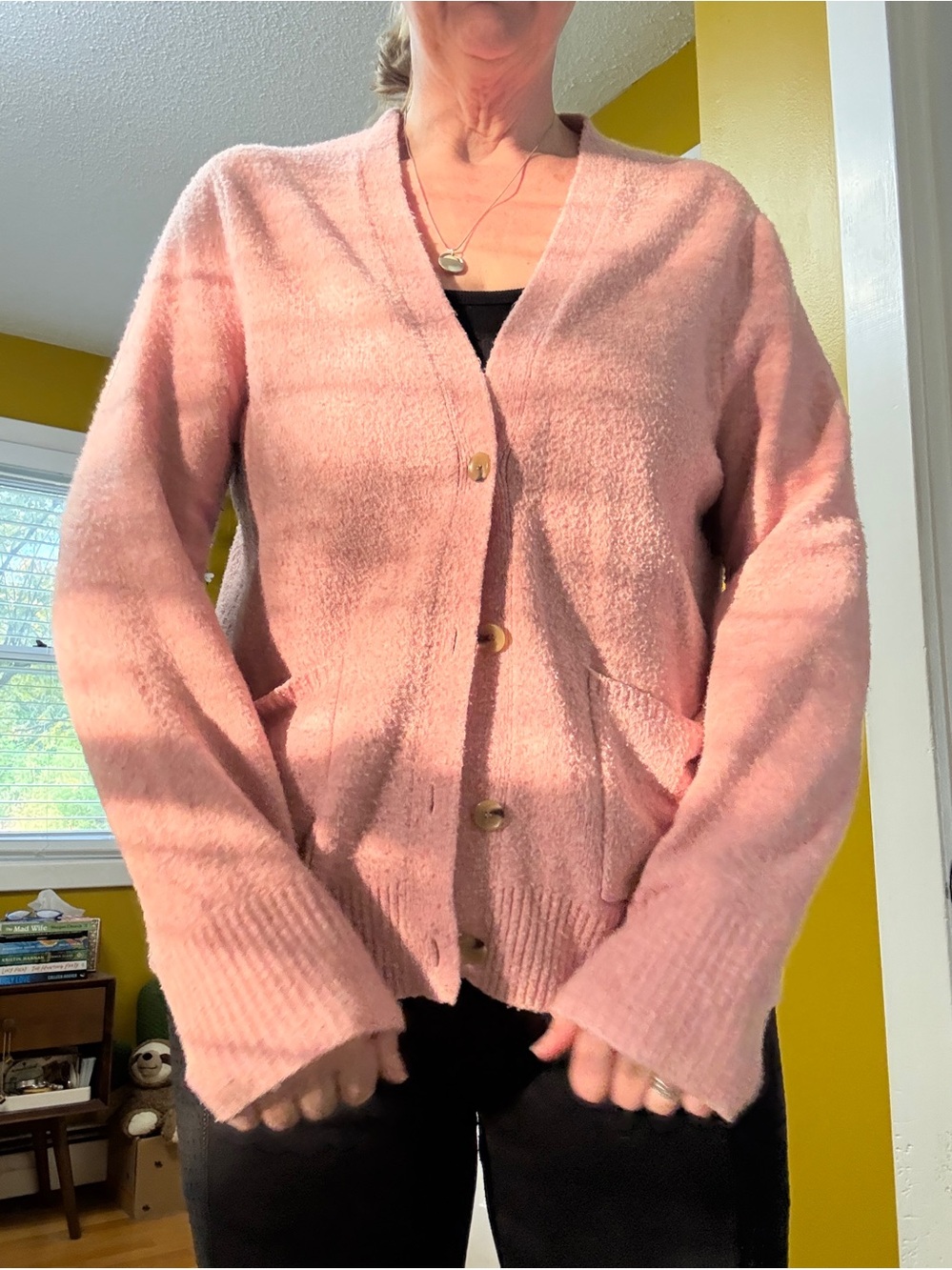 V-neck Cardigan sweater in extra soft yarn. Soft pink XL